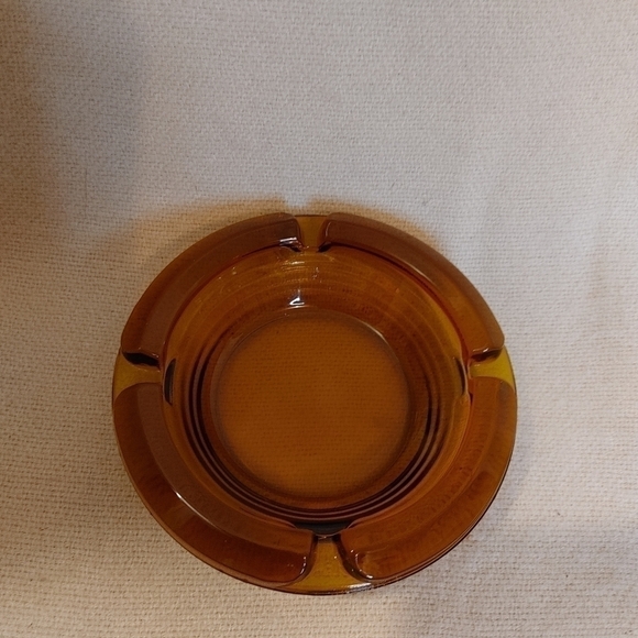 Vintage Amber Glass Set of Ashtrays - Picture 5 of 10